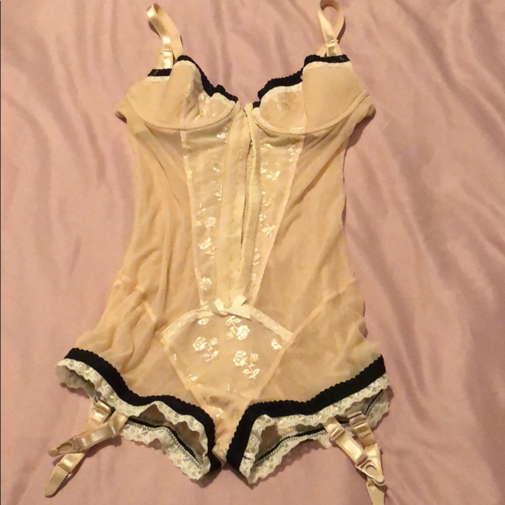 Victoria's secret cream body corset 34B